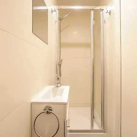 Quarto em Acomodações Particulares Lovelystay - 1st A Mirante *